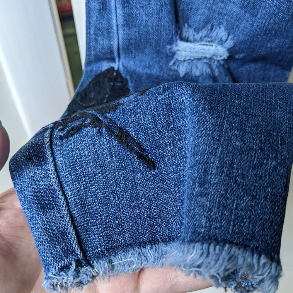 a.n.a Skinny Jeans Crop Fringe Distressed Feather Embroidered Size 2 - Picture 5 of 13